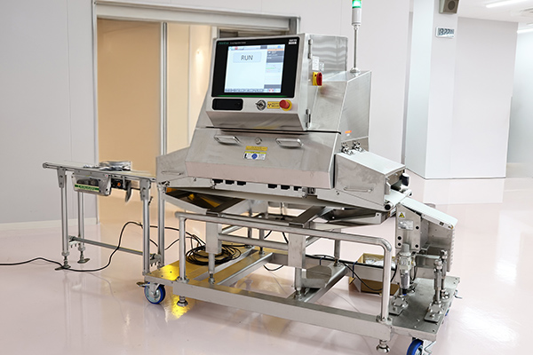 金属検出器を配置するなど異物混入防止に努めています